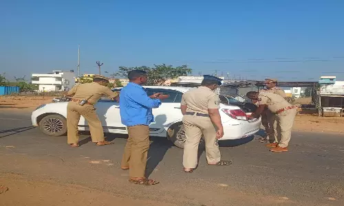 பண்ருட்டி அருகே  காடாம்புலியூரில் வாகன சோதனை சாவடி