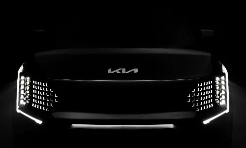 விரைவில் அறிமுகமாகும் கியா EV9 - அசத்தல் டீசர் வெளியீடு!