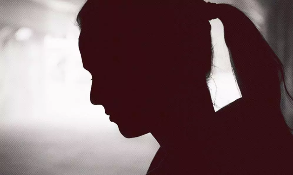 பெண் தற்கொலை பெண் தற்கொலை