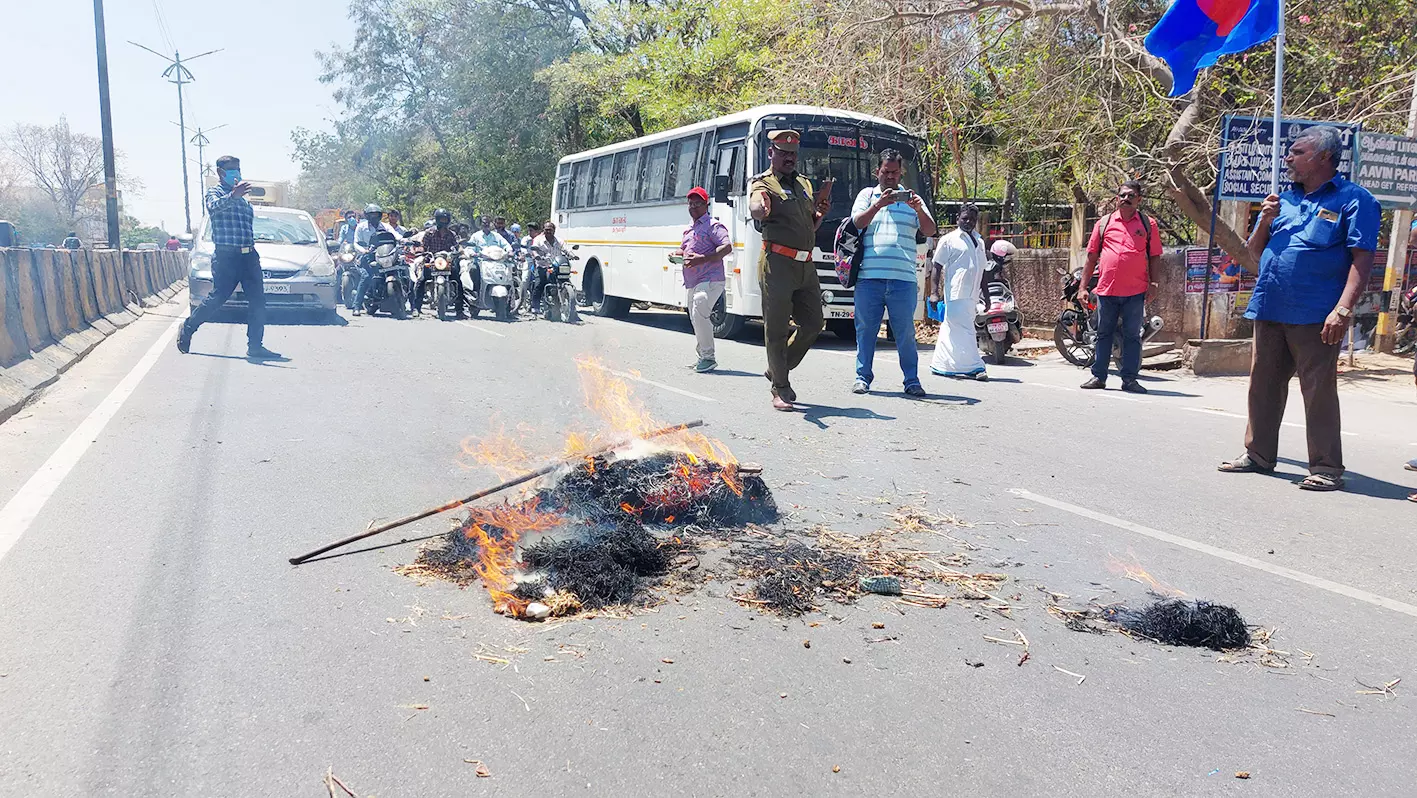 ஆதி தமிழர் பேரவையினர் ஆர்பாட்டம்