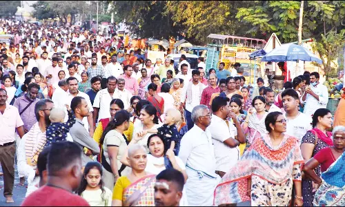 திருவண்ணாமலையில் பவுர்ணமியை முன்னிட்டு பக்தர்கள் விடிய, விடிய கிரிவலம்