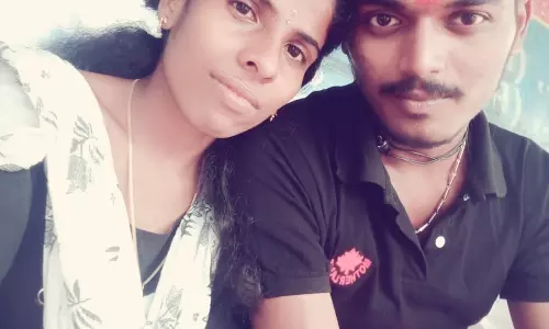 கணவர் வீட்டு முன்பு இளம் பெண் தர்ணா