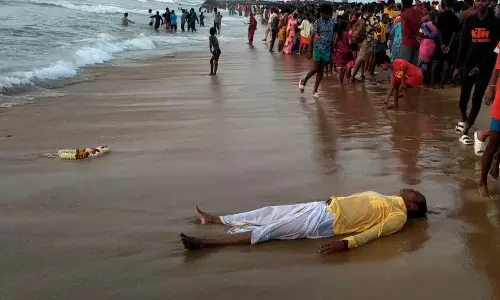 மாமல்லபுரம் கடற்கரையில் புதுமாப்பிள்ளை இறந்ததாக பரபரப்பு