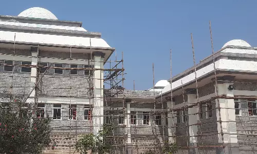 கன்னியாகுமரி கடற்கரை சாலையில் அமைந்துள்ள காமராஜர் மணிமண்டபம் ரூ.8 லட்சம் செலவில் சீரமைக்கும் பணி தொடக்கம்