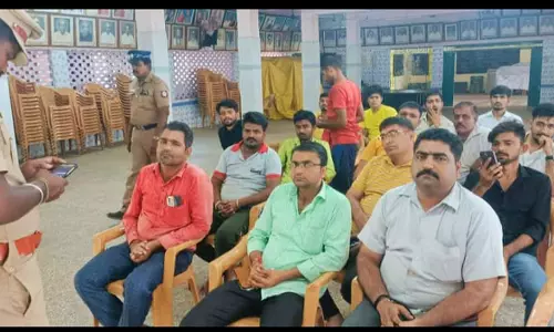 வெளி மாநிலத்தவர்களுடன் போலீசார் கலந்துரையாடல்