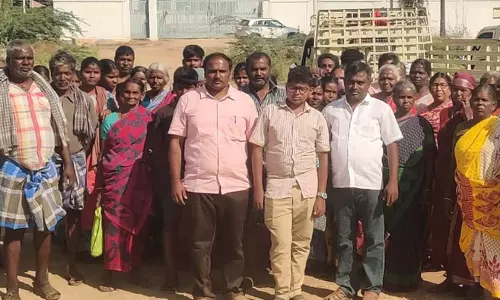 விவசாய நிலத்தில் கழிவுகளை கொட்ட பொதுமக்கள் எதிர்ப்பு