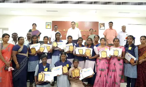 கலைத் திருவிழா போட்டிகளில் வெற்றி பெற்ற சிறுபான்மையின மாணவர்களுக்கு சான்றிதழ்கள்