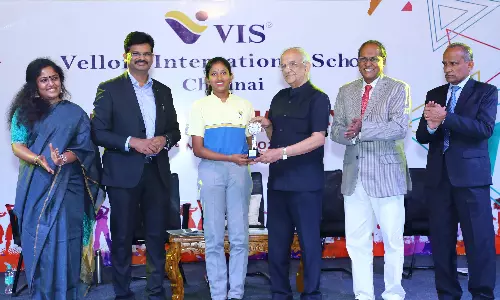 சரியான முடிவை எடுக்க மாணவர்களுக்கு ஆசிரியர்கள் கற்றுக் கொடுக்க வேண்டும்- டி.எஸ். கிருஷ்ணமூர்த்தி பேச்சு