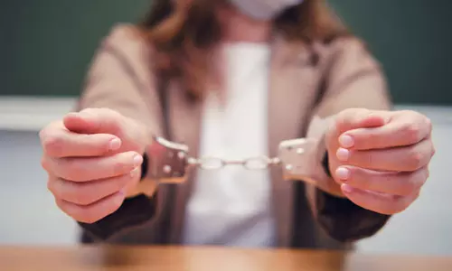 சாராயம் விற்ற பெண் கைது