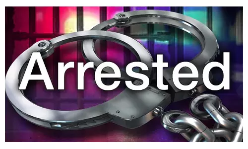 வாலிபருக்கு மிரட்டல் விடுத்த 7 பேர் கைது