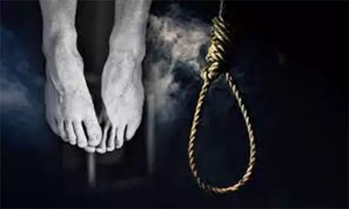 காவேரிப்பாக்கம் அருகே பெண் தூக்கிட்டு தற்கொலை