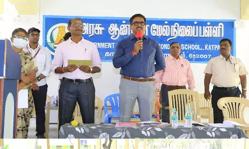 பொதுத் தேர்வு மையங்களில் ஆசிரியர்கள் செல்போன் பயன்படுத்த தடை