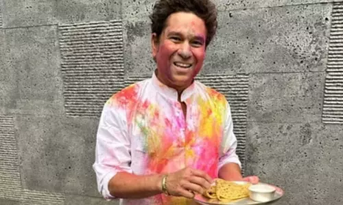 ரசிகர்களுக்கு ஹோலி வாழ்த்து தெரிவித்த இந்திய கிரிக்கெட் ஜாம்பவான்