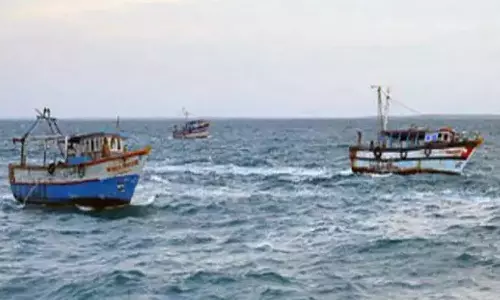 பாகிஸ்தான் சிறையில் 560 குஜராத் மீனவர்கள் - குஜராத் மந்திரி தகவல்