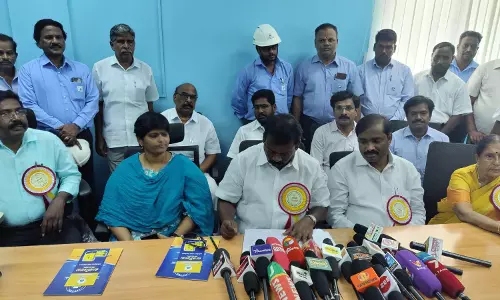 விலையற்ற பொருட்கள் வழங்கியதில் அரசுக்கு ரூ.3.23 கோடி இழப்பு