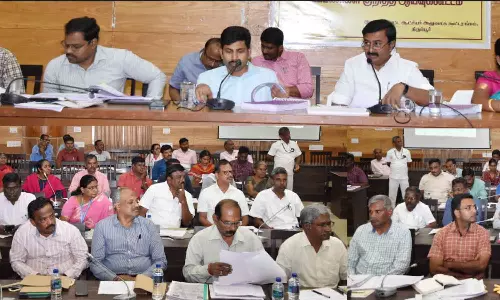 பொது மக்களுக்கு தேவையான  அனைத்து அடிப்படை வசதிகளையும் நிறைவேற்ற வேண்டும் - அதிகாரிகளுக்கு அமைச்சர் மு.பெ.சாமிநாதன்  உத்தரவு