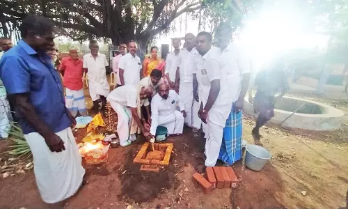 கீழப்பாவூர் அருகே ரூ.20 லட்சத்தில் புதிய மேல்நிலை நீர் தேக்க தொட்டி  - மனோஜ் பாண்டியன் எம்.எல்.ஏ. அடிக்கல் நாட்டினார்