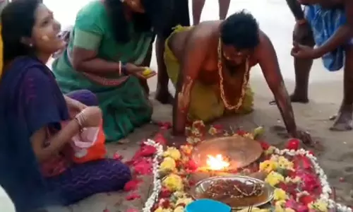 மாமல்லபுரத்தில் மாசிமக விழா- 50 ஆயிரம் இருளர்கள் குவிந்து பாரம்பரிய வழிபாடு நடத்தினர்