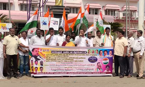 நெல்லையில் மத்திய அரசை கண்டித்து காங்கிரசார் ஆர்ப்பாட்டம்