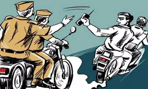 பைக் திருடிய 2 வாலிபர்கள் கைது