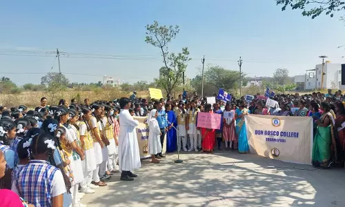 தருமபுரி தொன் போஸ்கோ கல்லூரியில் மகளிர் தின பேரணி