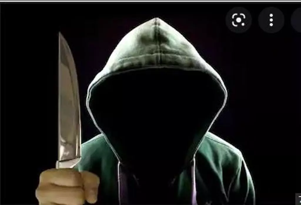 டிரைவரிடம் ரூ.1.36 லட்சம் வழிபறி டிரைவரிடம் ரூ.1.36 லட்சம் வழிபறி