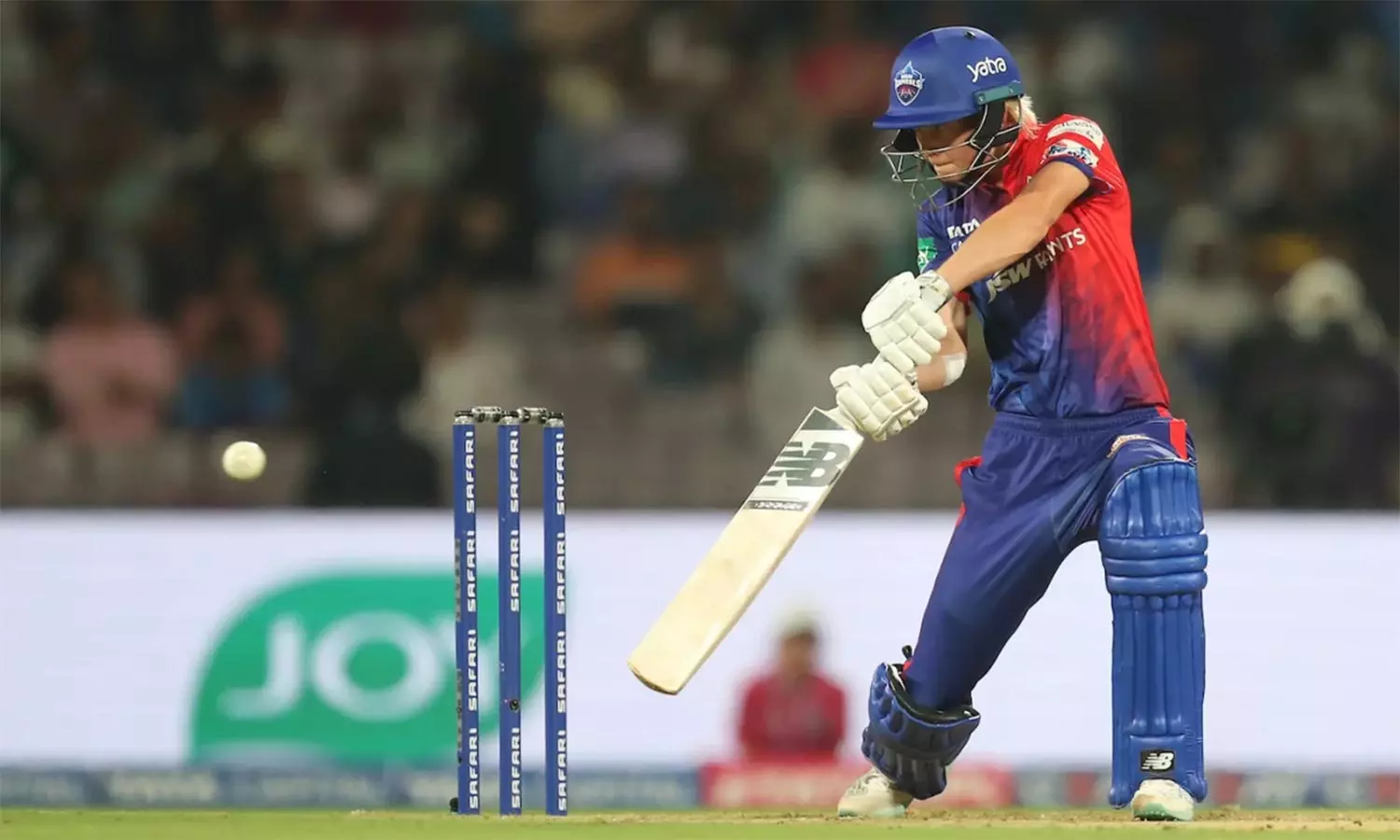 மகளிர் பிரீமியர் லீக்: டெல்லி கேப்பிட்டல்சை 105 ரன்களில் சுருட்டியது மும்பை இந்தியன்ஸ்