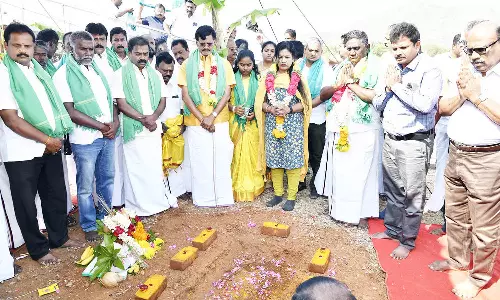 சண்முகாநதி நீர்தேக்க கால்வாய் புனரமைக்கும் பணி கலெக்டர் தொடங்கி வைத்தார்