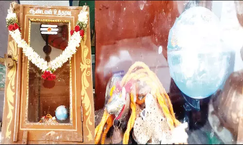 சிவன்மலை சுப்பிரமணியசாமி கோவில் ஆண்டவன் உத்தரவு பெட்டியில் உலக உருண்டை, திருமாங்கல்ய சரடு வைத்து பூஜை