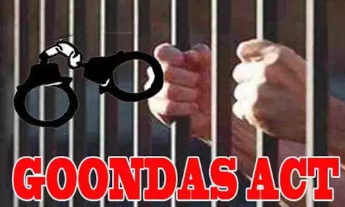 கொலை முயற்சி வழக்கில் கைதான 2 பேர் குண்டா் சட்டத்தில் சிறையில் அடைப்பு