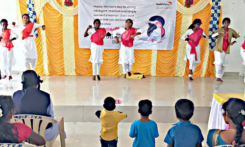 உலக மகளிர் தின விழா கொண்டாட்டம்