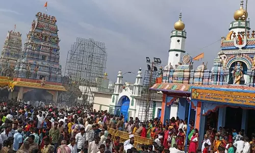 தாளவாடி மாரியம்மன் கோவில் குண்டம் திருவிழா: தலைமை பூசாரி மட்டும் தீ மிதித்தார்