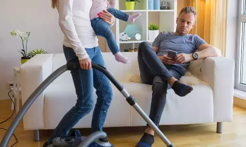 வீட்டு வேலைக்காக திருமணம் செய்த கணவர்- விவாகரத்து பெற்ற மனைவிக்கு 1.75 கோடி நஷ்ட ஈடு