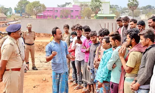 தென்காசியில் வடமாநில தொழிலாளர்களை சந்தித்து குறைகளை கேட்ட எஸ்.பி.