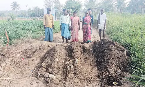 நல்லம்பள்ளி அருகே பொதுபாதையை ஆக்கிரமிப்பால் மக்கள் தவிப்பு