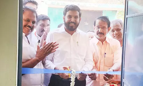 திருமருகல் ஒன்றியத்தில் ரூ.22 லட்சம் மதிப்பில் அங்கன் வாடி மைய கட்டிடம் - பயணிகள் நிழலகம்