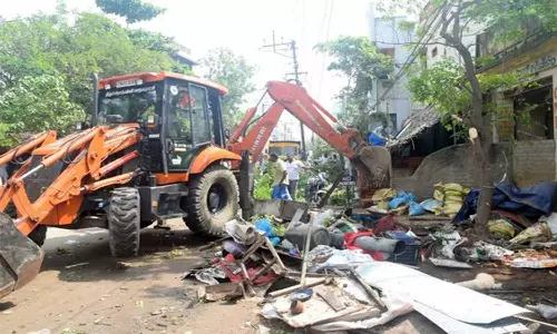 அரக்கோணத்தில் ஆக்கிரமிப்பு அகற்றம்