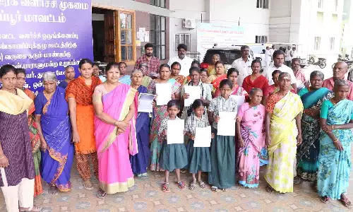 அரிசி ஆலையிலிருந்து வெளியேறும் நச்சுக்களால் சுகாதார சீர்கேடு - கிராம மக்கள் கலெக்டரிடம் மனு