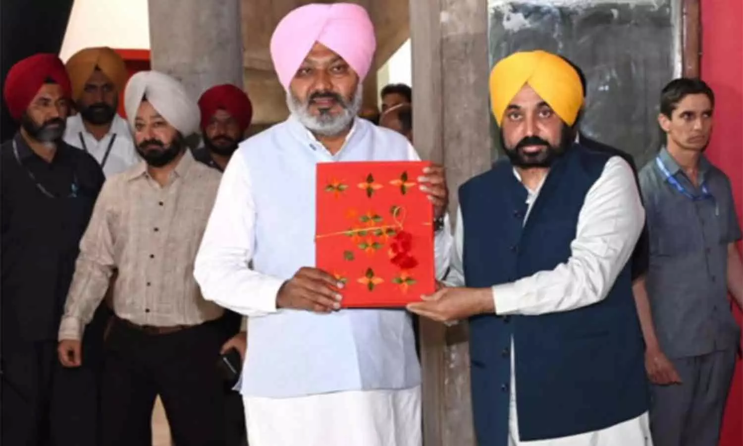 பஞ்சாப் ஆம் ஆத்மி அரசு ரூ.1.96 லட்சம் கோடியில் பட்ஜெட் தாக்கல்... கல்வி, சுகாதாரம், விவசாயத்துக்கு அதிக நிதி பஞ்சாப் ஆம் ஆத்மி அரசு ரூ.1.96 லட்சம் கோடியில் பட்ஜெட் தாக்கல்... கல்வி, சுகாதாரம், விவசாயத்துக்கு அதிக நிதி