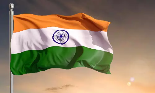 ஜம்மு காஷ்மீரில் 100 அடி உயர கம்பத்தில் ஏற்றப்பட்ட தேசியக்கொடி