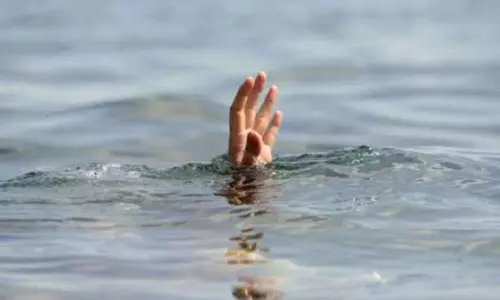 திருவனந்தபுரம் அருகே இன்று கடலில் படகு கவிழ்ந்து 4 மீனவர்கள் மூழ்கினர்- ஒருவர் பலி