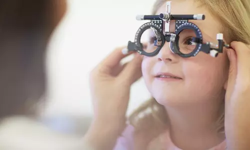 பார்வை குறைபாட்டால் தவிக்கும் சிறுவர்கள்: மருத்துவர்கள், பெற்றோர் கூறுவது என்ன?
