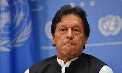 தடையை மீறி போராட்டம்: தொண்டர் பலி-இம்ரான் கான் மீது கொலை வழக்கு