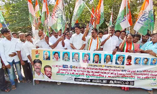 காங்கிரஸ் கட்சியினர் ஆர்ப்பாட்டம்