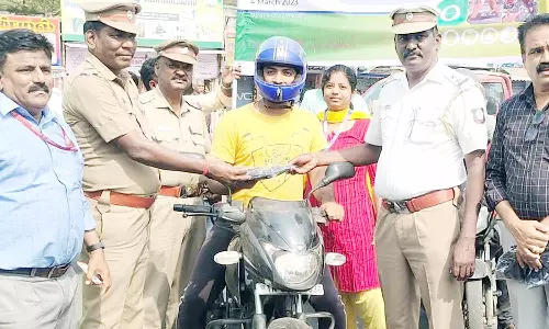 சாலை பாதுகாப்பு விழிப்புணர்வு நிகழ்ச்சி