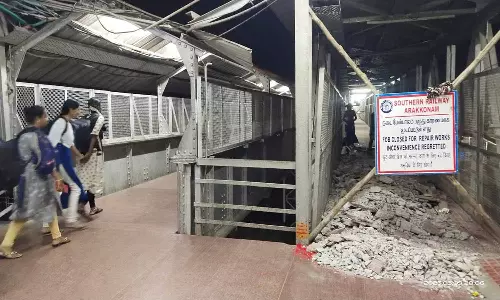 அரக்கோணம் ரெயில்வே மேம்பால பணிகளை விரைந்து முடிக்க வேண்டும்