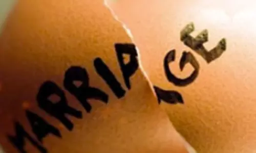 தாலி எடுத்து கொடுக்க வேண்டிய நாட்டாமை இல்லாததால் திருமணம் நிறுத்தம்