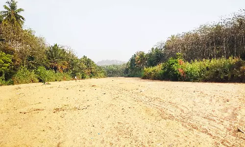 மூலவைகை வறண்டது மலைக்கிராமங்களில் கடும் குடிநீர் தட்டுப்பாடு ஏற்பட வாய்ப்பு