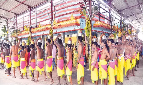 மண்டைக்காடு பகவதி அம்மன் கோவிலில் வலிய படுக்கை பூஜையில் திரளான பக்தர்கள் பங்கேற்பு