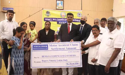 விபத்தில் கணவனை இழந்த பெண்ணுக்கு ரூ.90 லட்சம் இழப்பீடு - மாவட்ட முதன்மை நீதிபதி வழங்கினார்